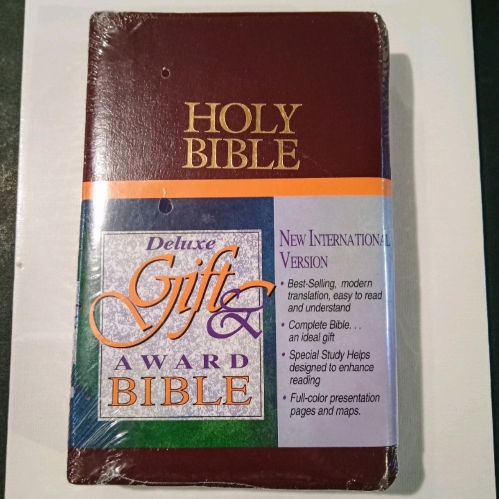 New Sealed Holy Bible Deluxe Gift & Award International Edition Easy To Read